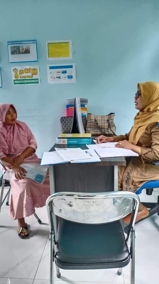 Puskesmas Kayu Gadang Mardiyah selpina amd keb  melakukan konseling KB pada ibu pasca salin 