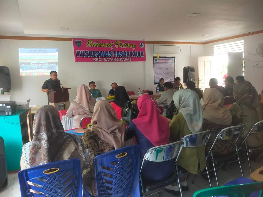 Penggalangan komitmen akreditasi puskesmas pasar pasar Kuok Jumat 03 Februari 2022.. 