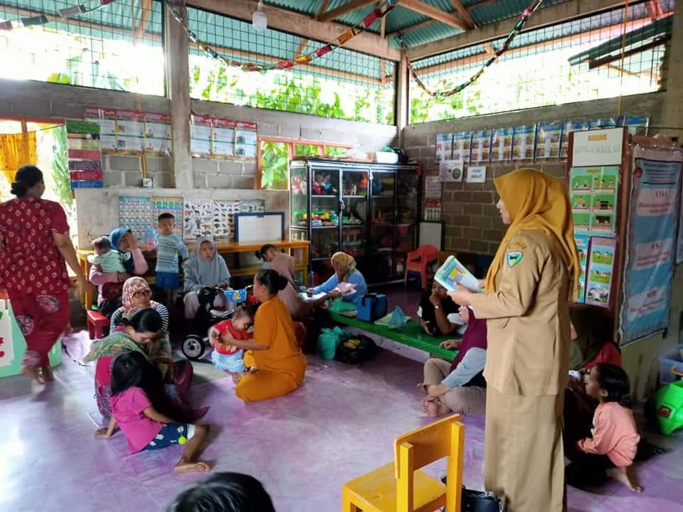 Puskesmas Koto Berapak Penyuluhan imunisasi dan pemberian imunisasi PCV di posyandu belimbing kampun