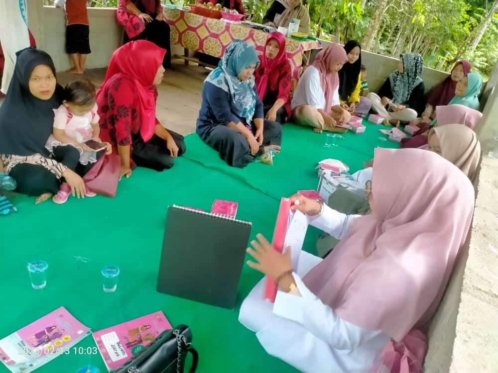 Kelas Ibu Hamil dan Pemeriksaan Triple-e di Kampung Karang Tangah  Puskesmas Kambang.