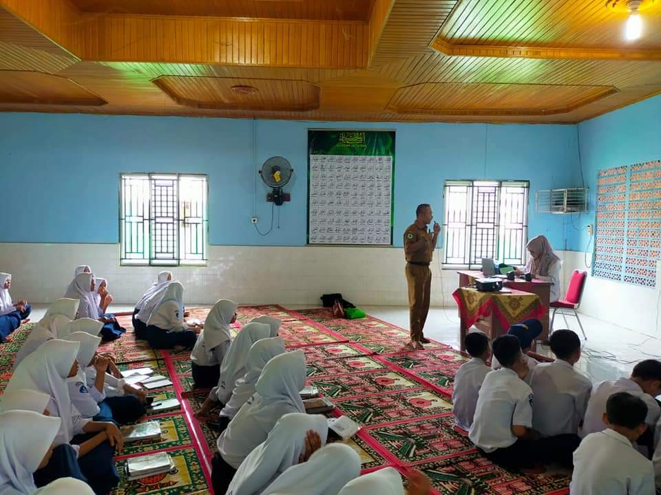 Penyuluhan dan Skrining Perilaku Merokok  di SMPN 1 Lengayang  Puskesmas kambang.
