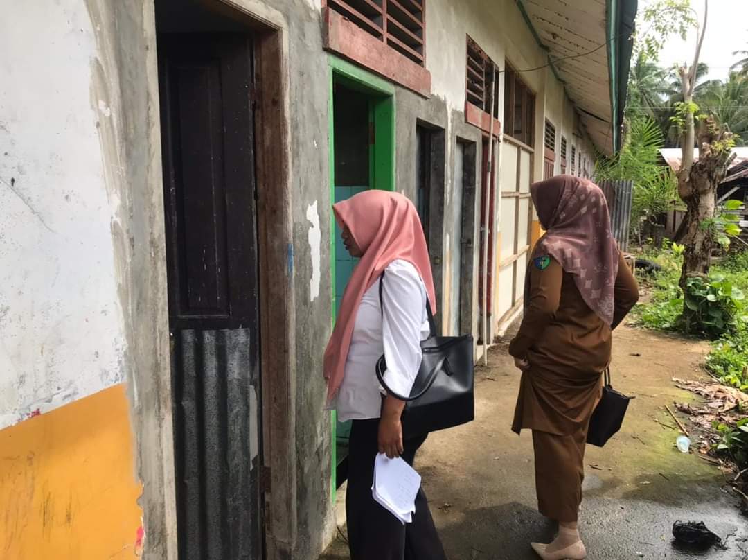 Inspeksi kesehatan lingkungan (IKL) di sekolah SDN 27 Ps.Kambang, SDN 13 Ps.Kambang  Puskesmas Kamba