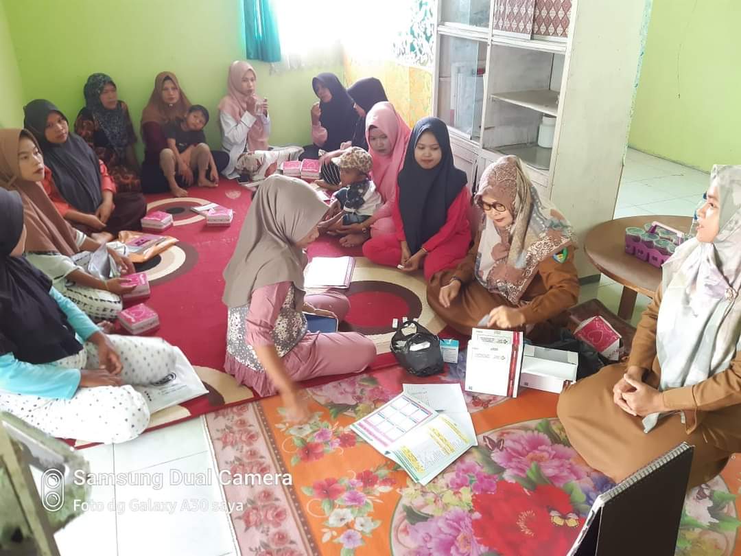 Kelas Ibu Hamil dan Pemeriksaan Triple-e di Kampung Daratan Marantih dan Pd.Mandiangin Puskesmas Kam