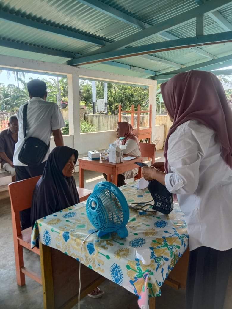 Pelaksanaan skrinning PTM (penyakit tidak menular)di Poskesri Panambam Puskesmas Inderapura