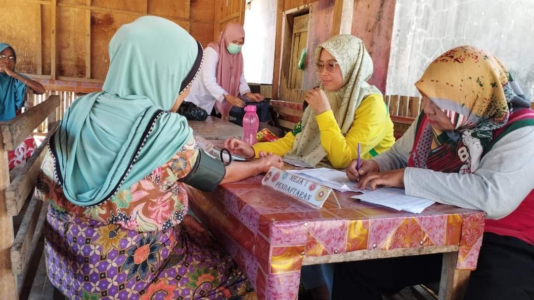 Puskesmas Pasar Baru lakukan  Deteksi Dini Faktor Resiko PTM dan Lansia  serta Pengobatan   di Kampu