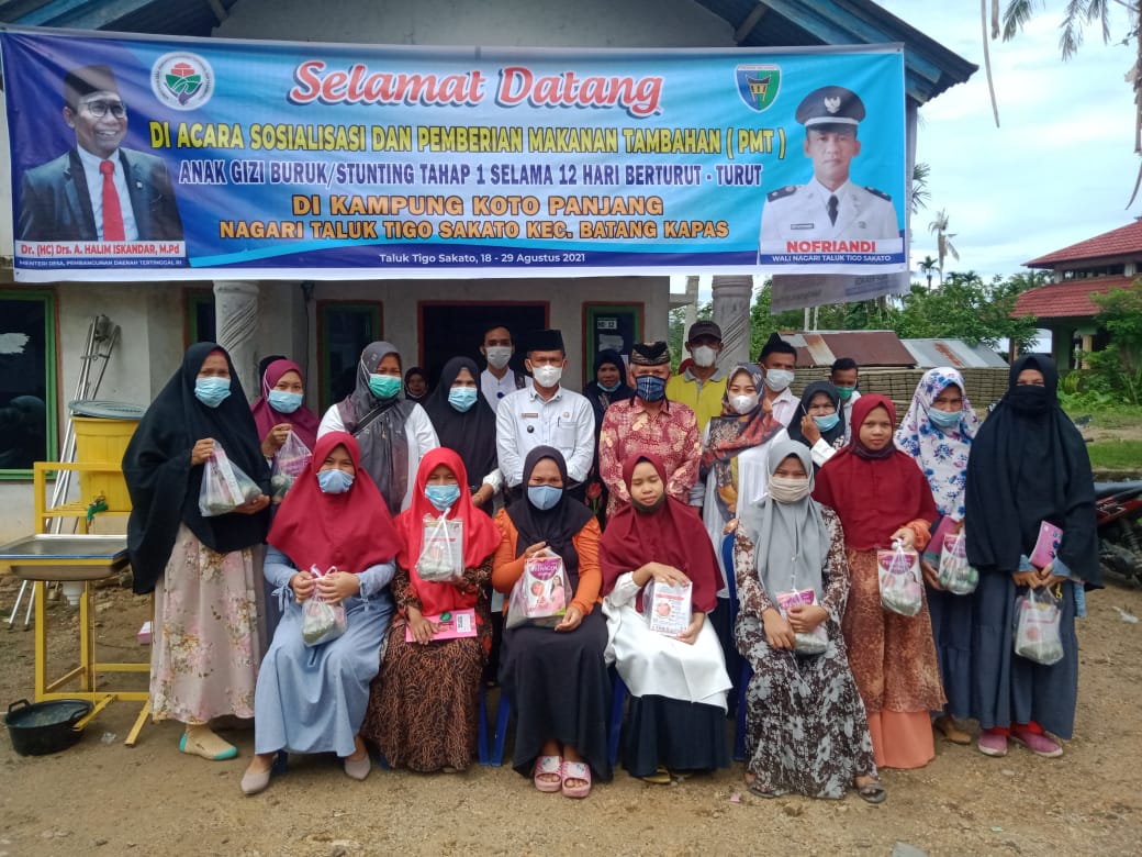 Pemerintahan Nagari Taluak Tigo Sakato Kecamatan Batang Kapas Berikan PMT Pada Balita Stunting dan I