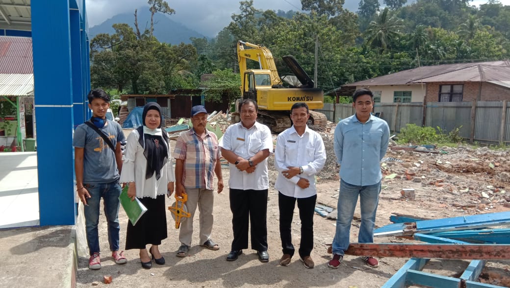 Kadis Kesehatan Kab. Pessel Supervisi pembangunan renovasi Puskesmas