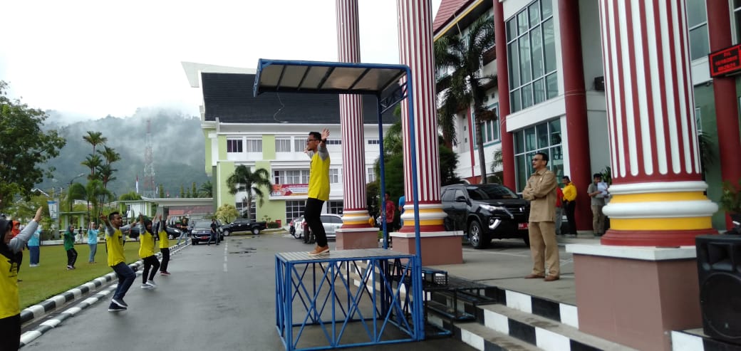 Senam peregangan kreasi Pasisia