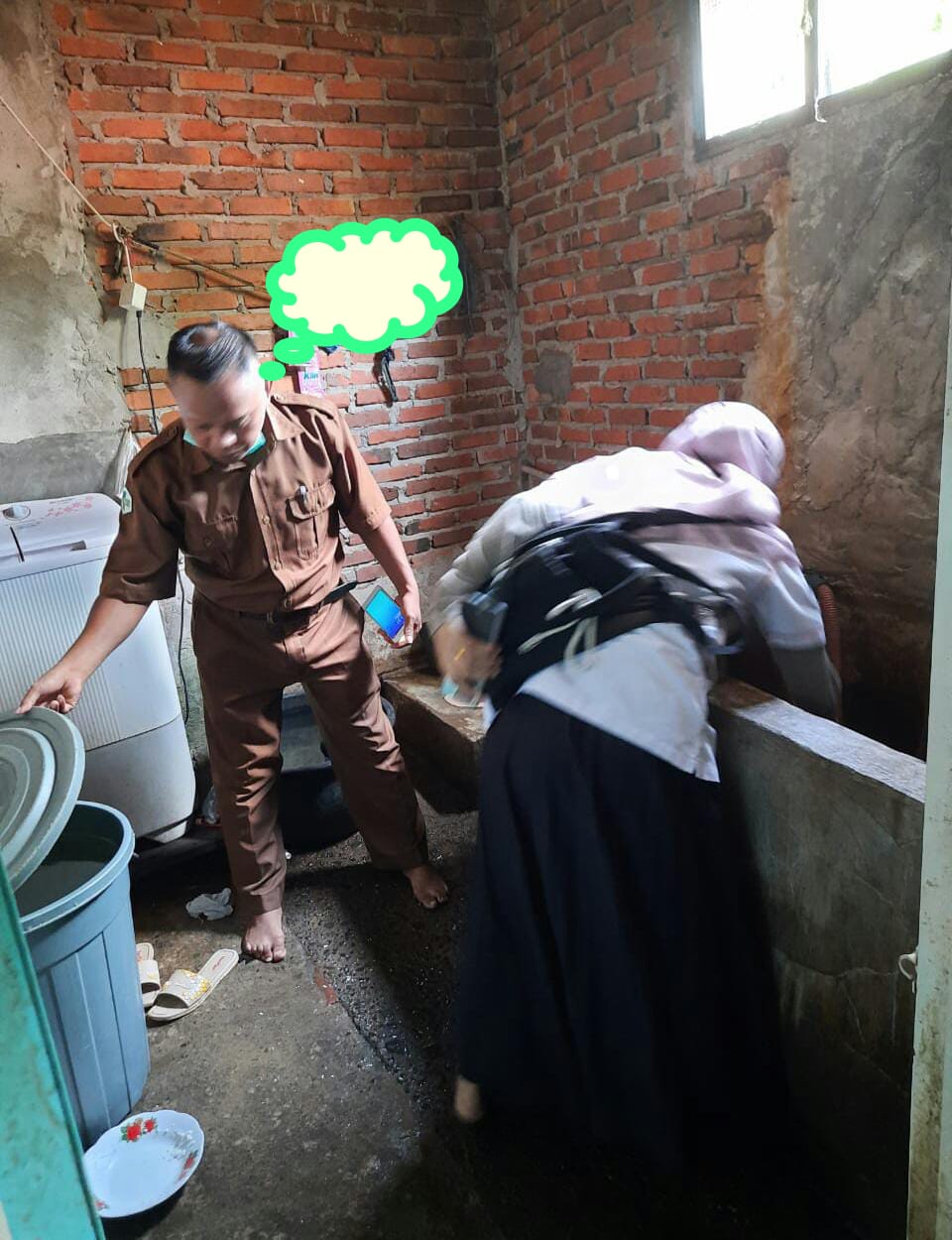 Tim Surveilens puskesmas Rahul kunjungi rumah pasien DBD Nagari Limau Purut Tapan 