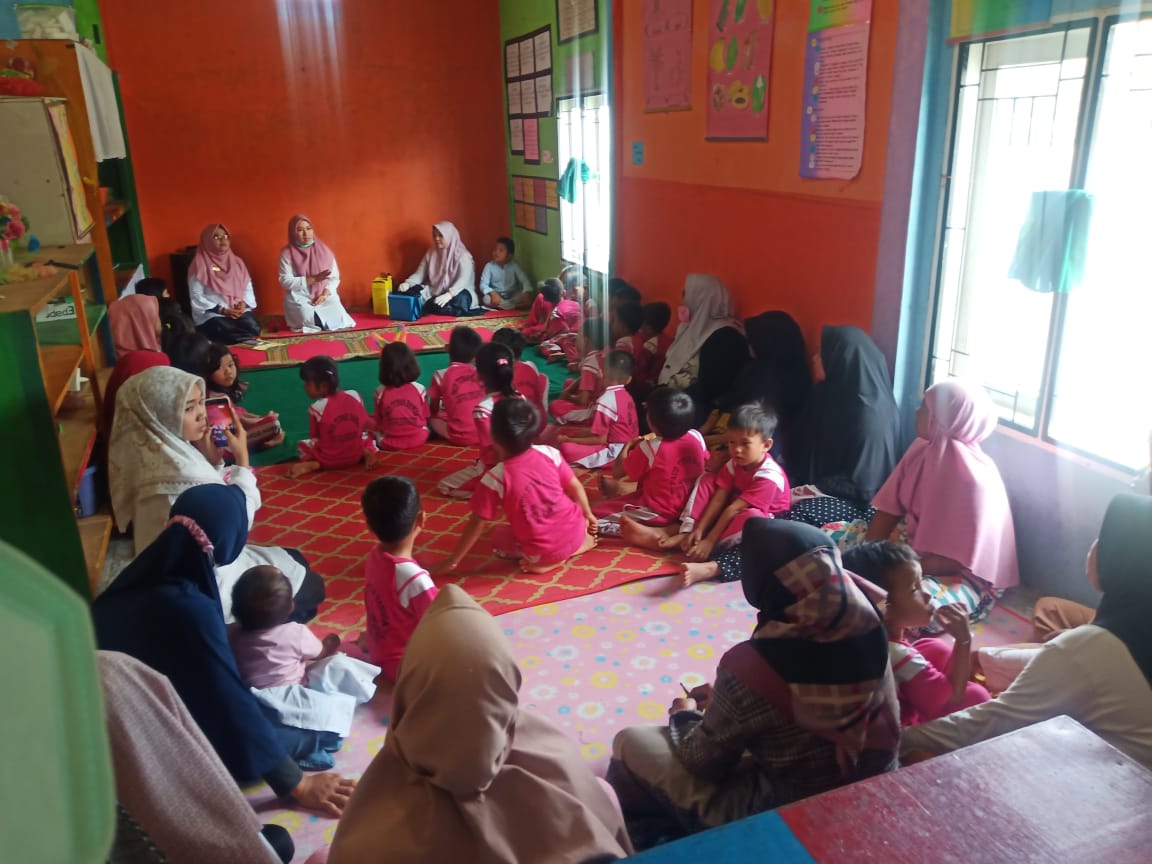 Tim promkes dan bidan desa puskesmas Inderapura laksanakan sosialisasi Bulan Imunisasi Anak Nasional