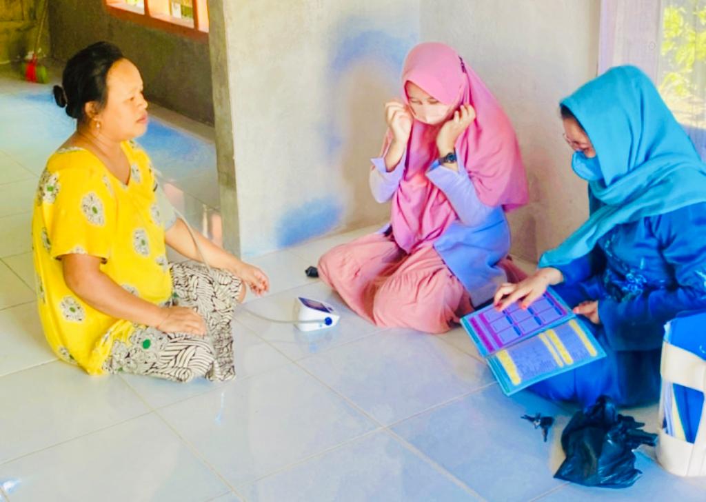PETUGAS GIZI PUSKESMAS RAHUL MELAKUKAN PEMANTAUAN MINUM TABLET TAMBAH DARAH  PADA IBU HAMIL. 