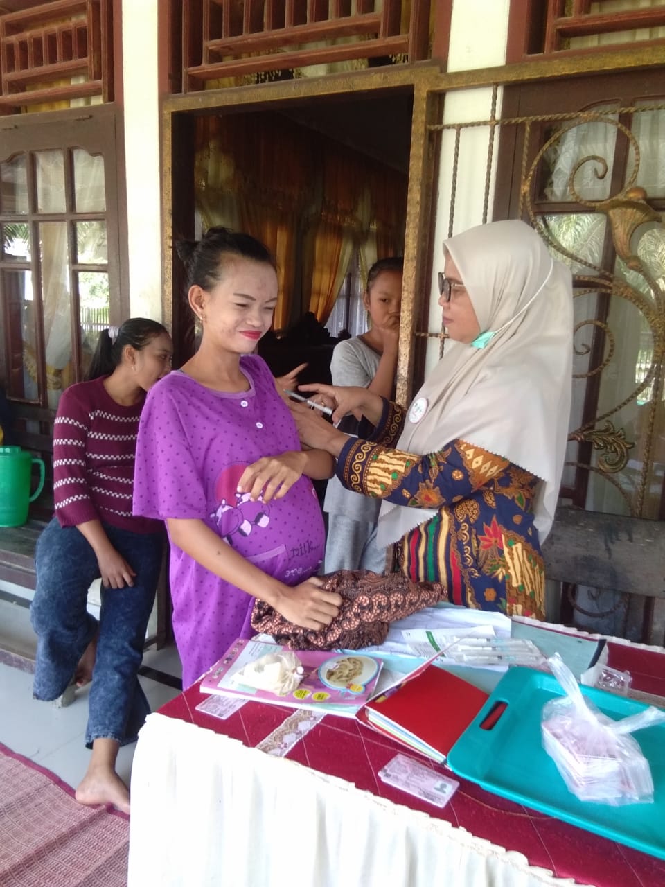 TIM IMUNISASI, PROMKES DAN BIDAN DESA MELAKSANAAN SOSIALISASI BIAN ( BULAN IMUNISASI ANAK NASIONAL )