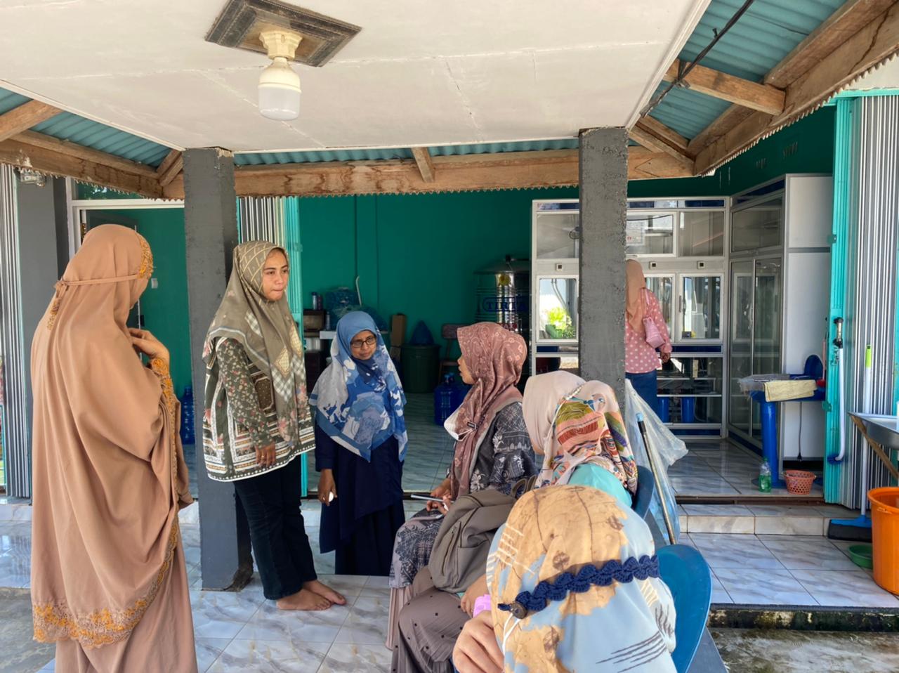 Tim Kesling Puskesmas Surantih lakukan pengambilan sampel air secara bakterilogis  secara periodik d