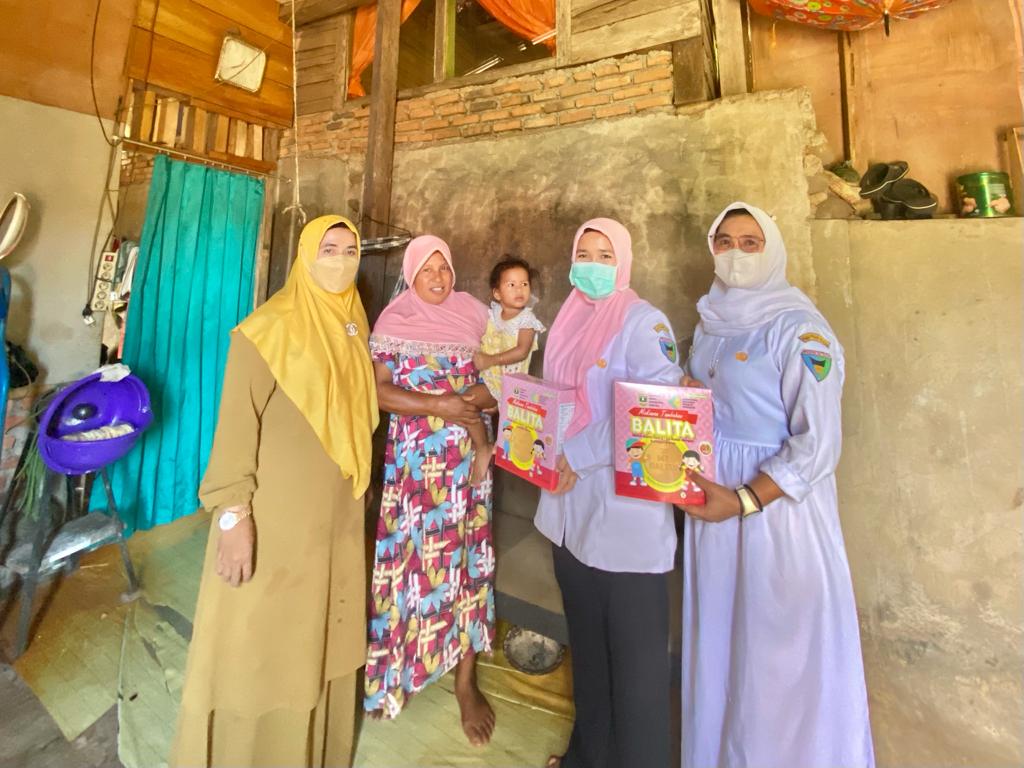 PUSKEMAS RAHUL KUNJUNGI 2 RUMAH KORBAN BENCANA LONGSOR DI NAGARI TALANG BALARIK TAPAN 