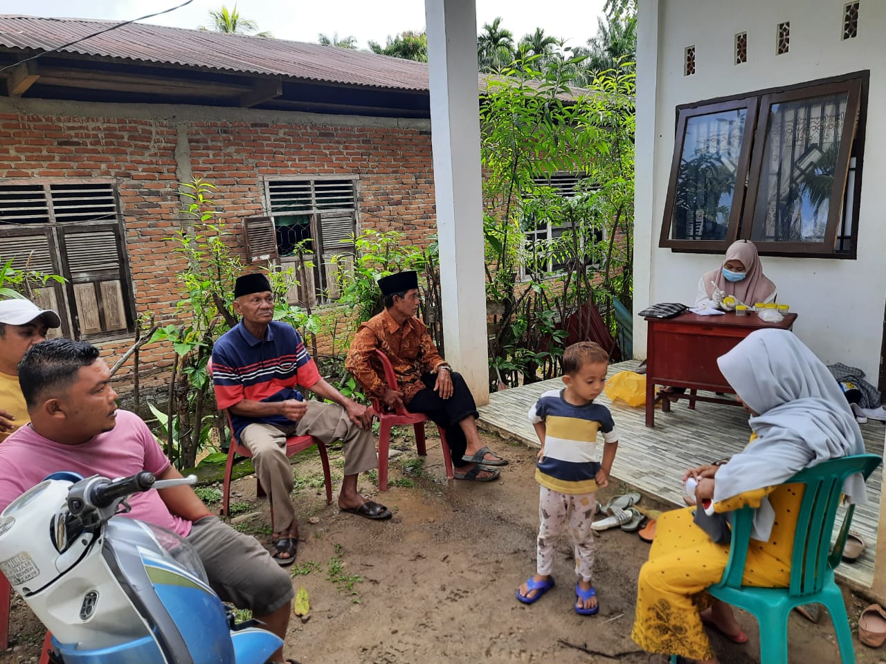 MASYARAKAT TALANG KOTO PULAI RAHUL TAPAN MENDAPAT PEMERIKSAAN GULA DARAH GRATIS DI POS BINDU PTM