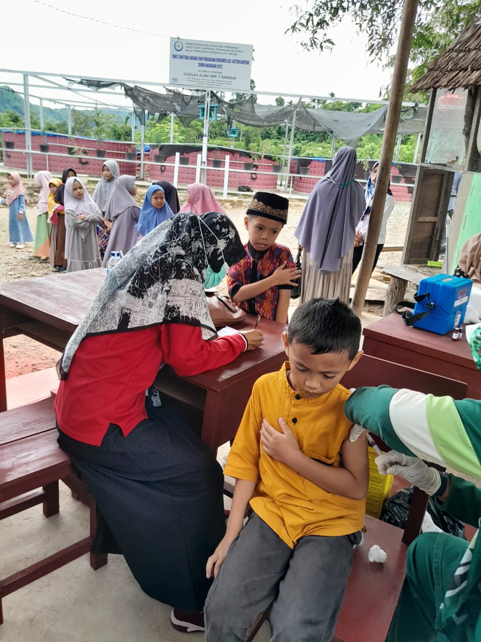 TIM IMUNISASA, PROMKES DAN BIDAN DESA MELAKSANAAN SOSIALISASI BIAN ( BULAN IMUNISASI ANAK NASIONAL )