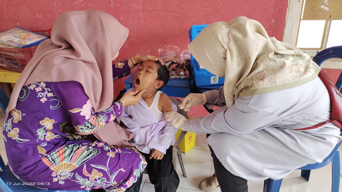 Petugas Bidan Puskesmas Tapan telah melaksanakan kegiatan BIAN (bulan imunisasi anak nasional)  di T
