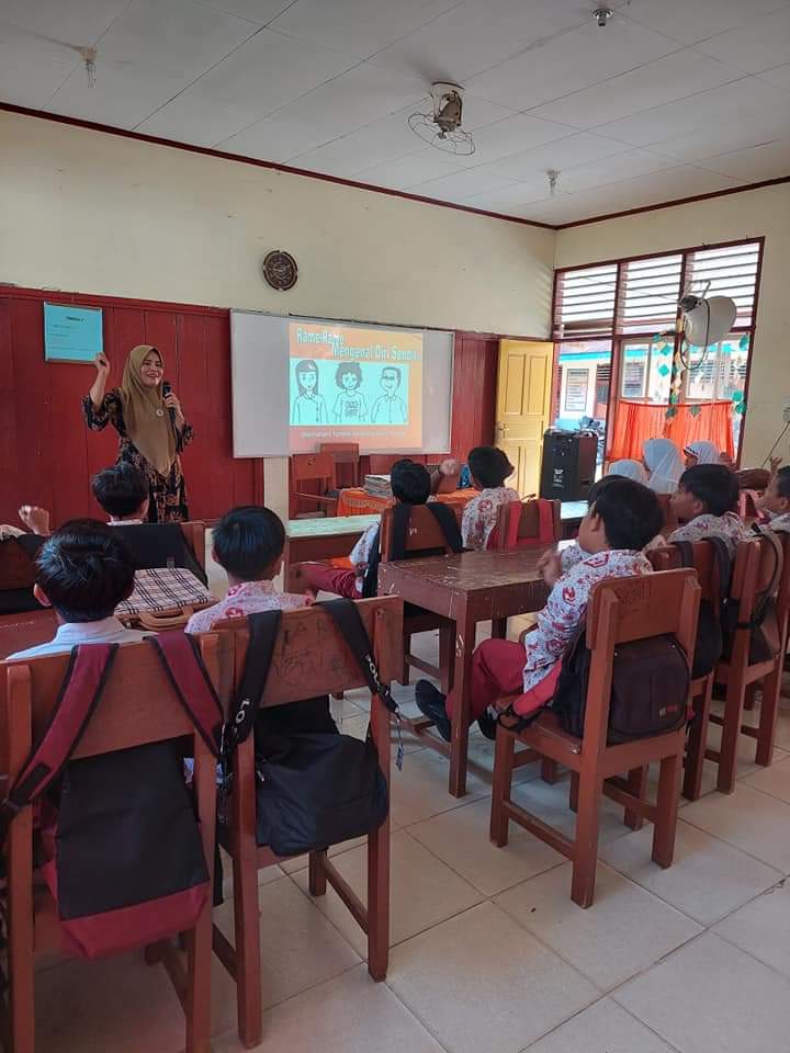 PENYULUHAN TENTANG EDUKASI GIZI SEIMBANG PADA ANAK SEKOLAH DASAR UPT PUSKESMAS KAMBANG