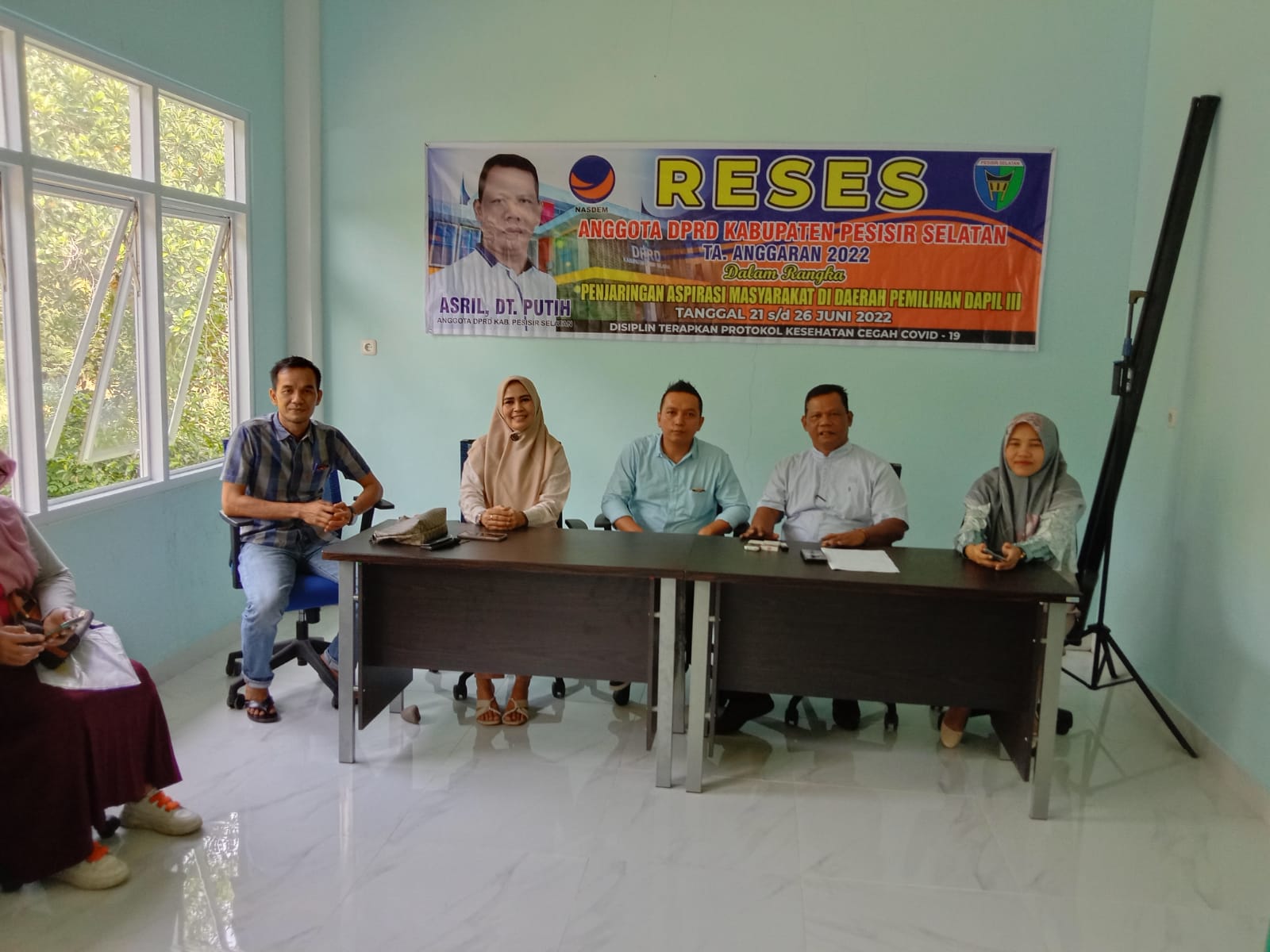 RESES ANGGOTA DPRD ASRIL DT PUTIAH DI RUANG PERTEMUAN PUSKESMAS KAYU GADANG