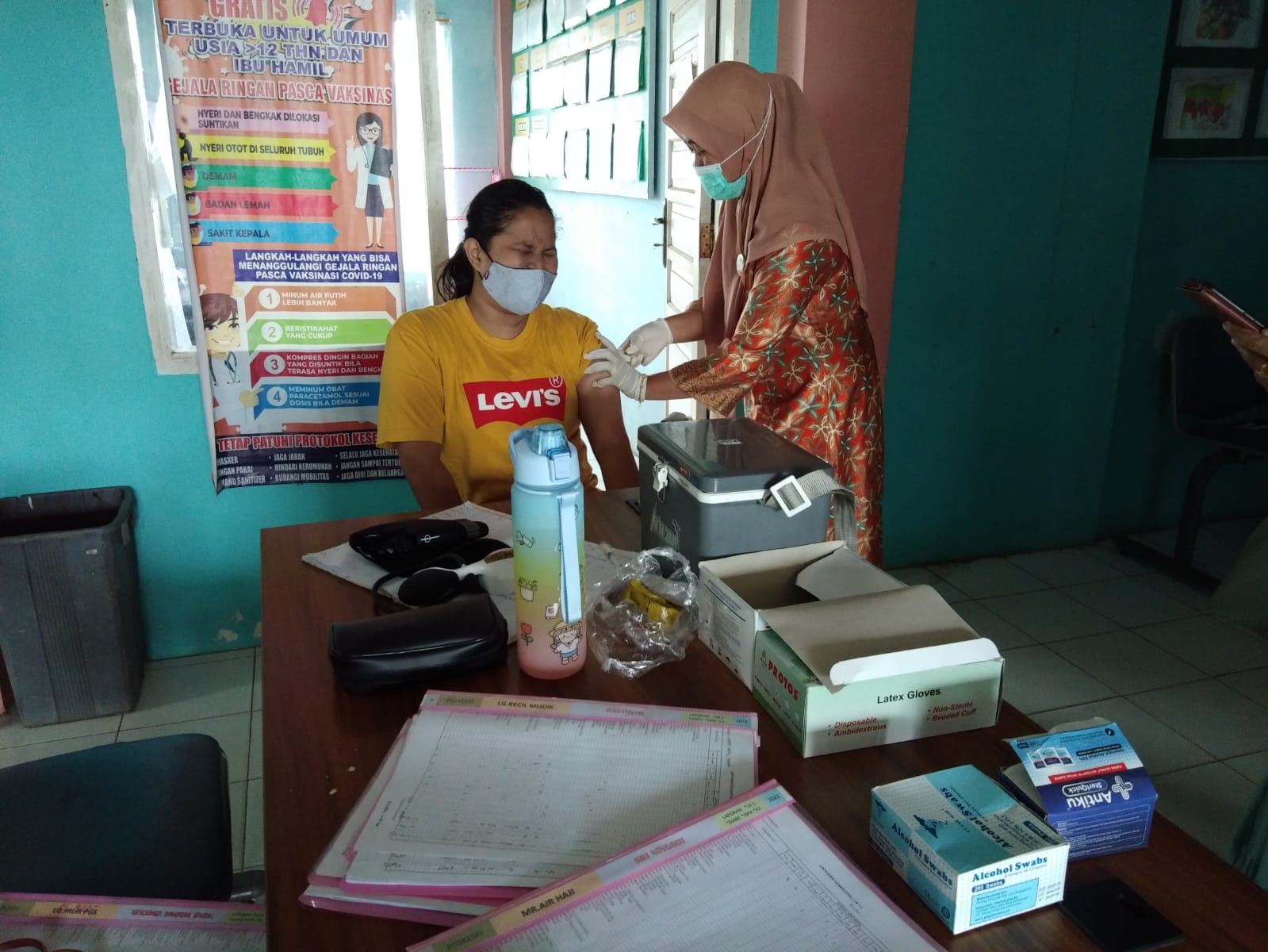 Pelaksanaan Kegiatan Vaksinasi Covid-19 di Posko Vaksinasi Puskemas Air Haji, 