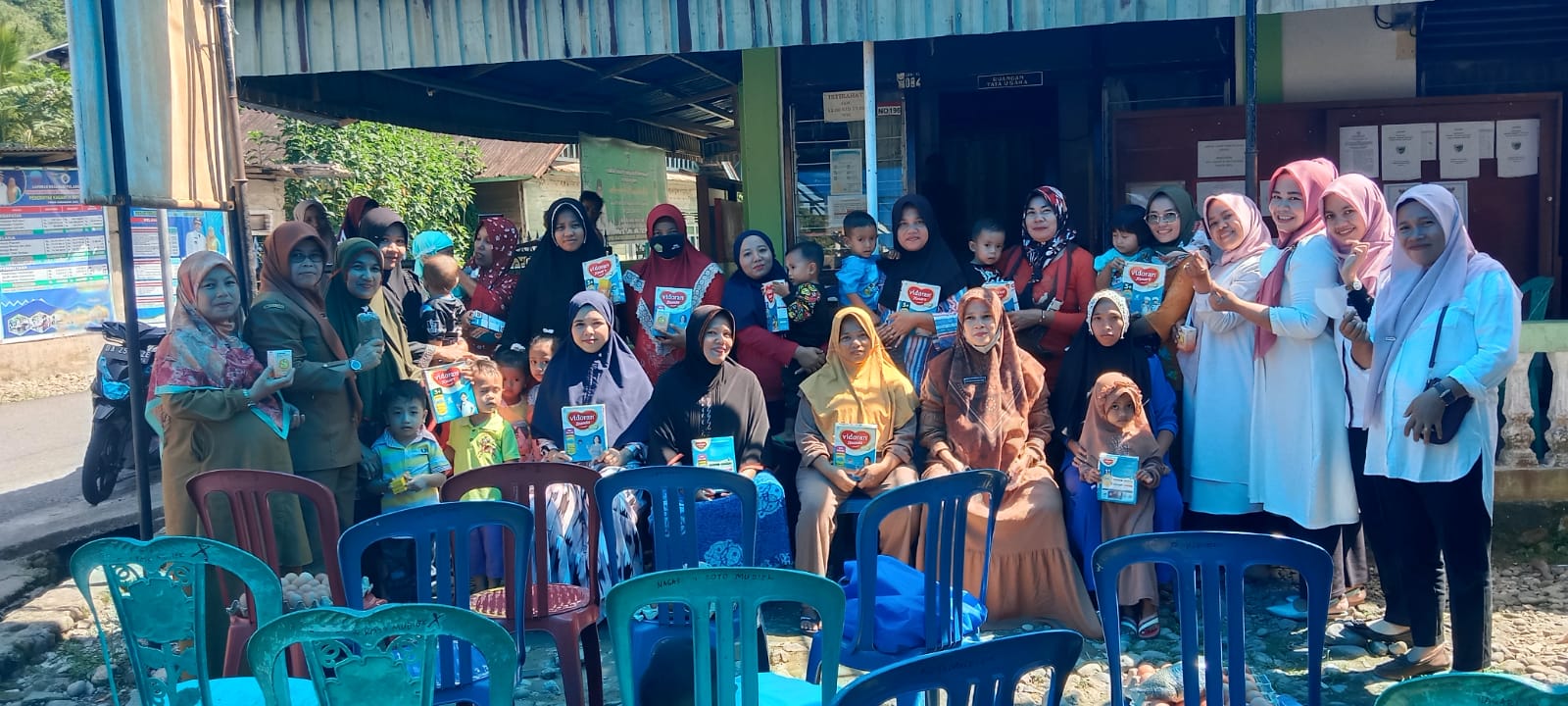 Puskesmas IV Koto Mudik berian Makanan Tambahan (PMT) Untuk Balita stunting dan Ibu Hamil,