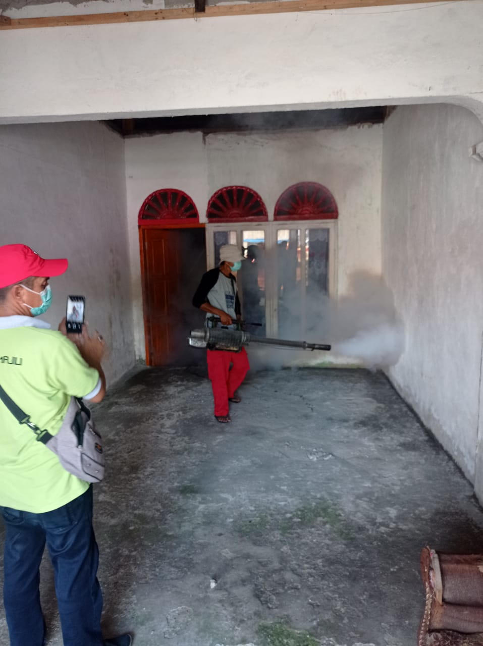 Dinas Kesehatan lakukan Fogging di Wilay ah Kerja Puskesmas Air Haji