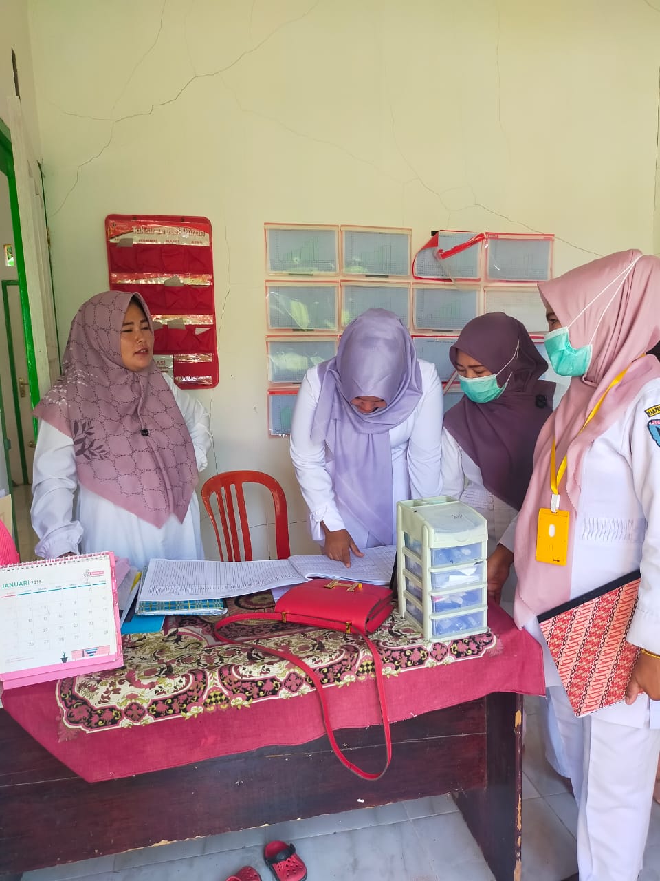 Kepala Tata Usaha Puskesmas Surantih lakukan kegiatan kunjungan ke poskesri Sei Sirah