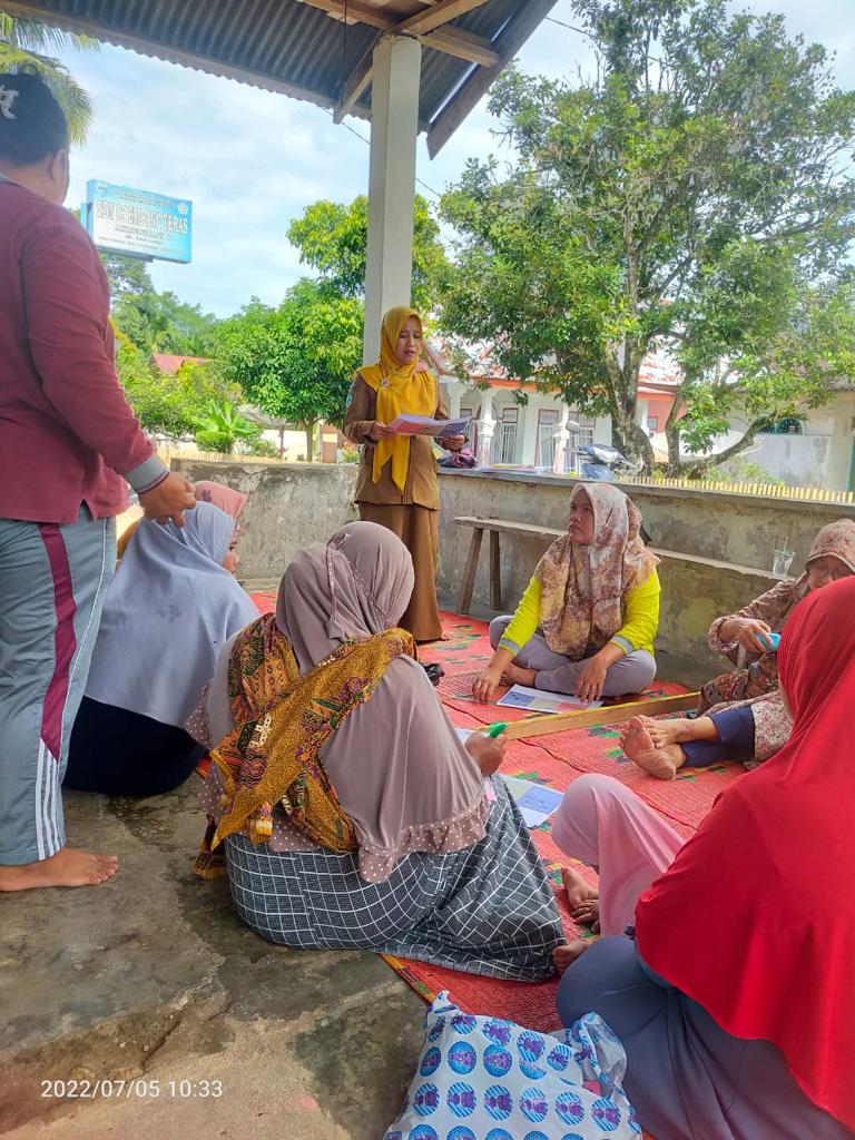 Petugas promkes  Lumpo melaksanakan  kampanye hygiene sanitasi ke Nagari Ampang Tareh Lumpo.
