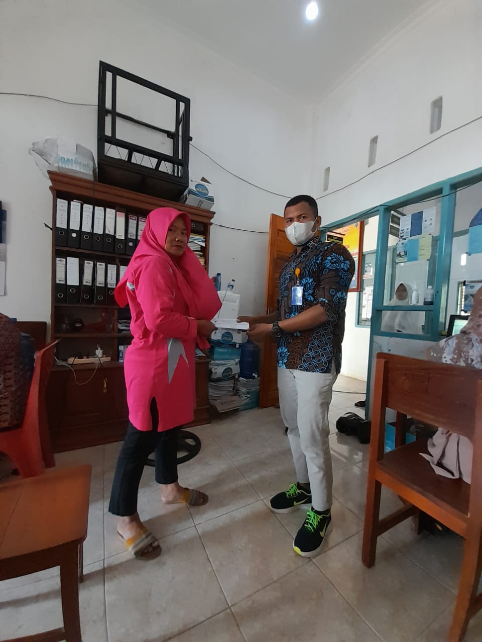 Puskesmas Kayu Gadang  memberikan Surat Pemberitahuan tentang pelaksanaan Posyandu 