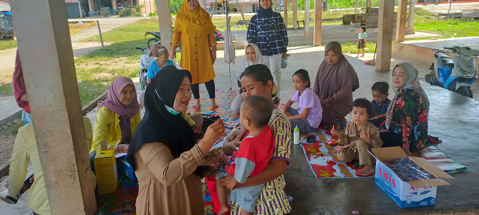 PUSKESMAS INDERAPURA , KEGIATAN PEMBERIAN OBAT CACING MASSAL DI POSYANDU 