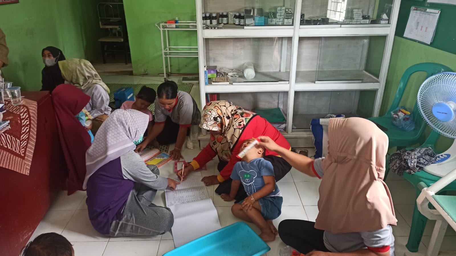 melaksanakan Kegiatan Pembinaan kader Posyandu.