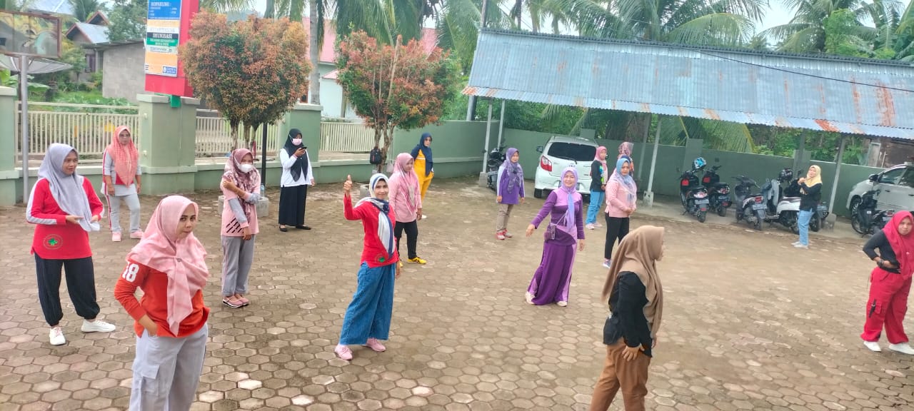  Senam Rutin Setiap Hari Jumat di Halaman Puskesmas Koto Baru