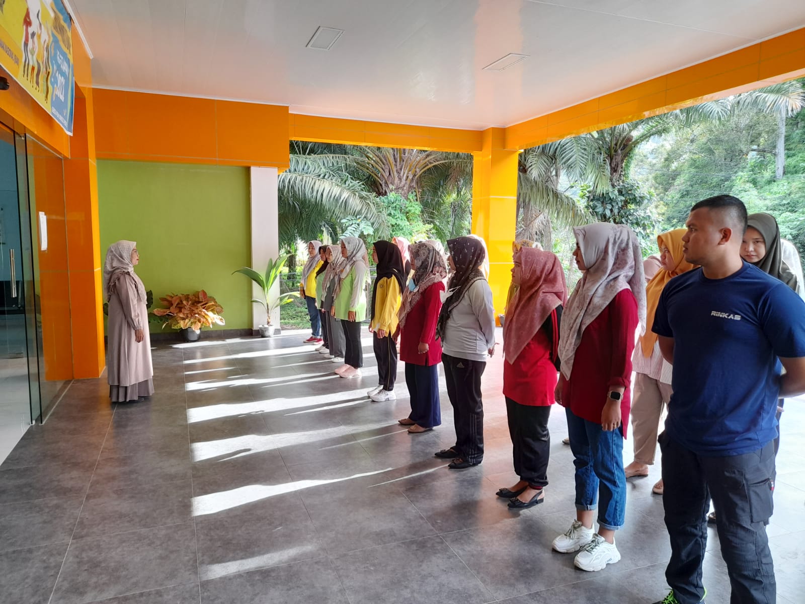 Apel Pagi yang di pimpin oleh Kepala Puskesmas Kayu Gadang Darma Santi dalam rangka untuk meningkata