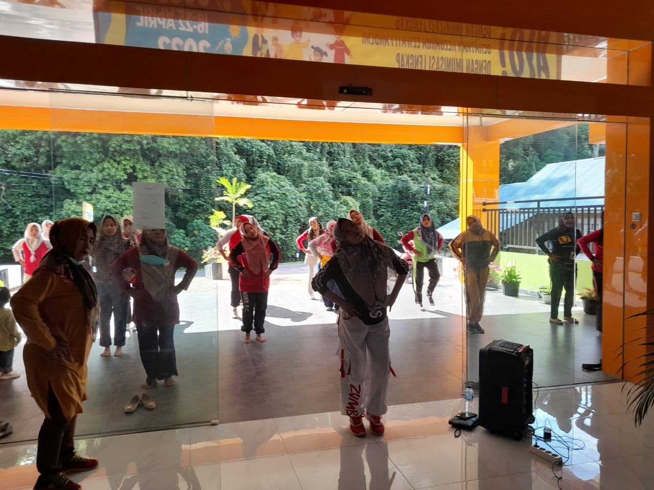 Puskesmas Kayu Gadang melaksanakan GERMAS yaitu Senam Prolanis seluruh staf puskesmas