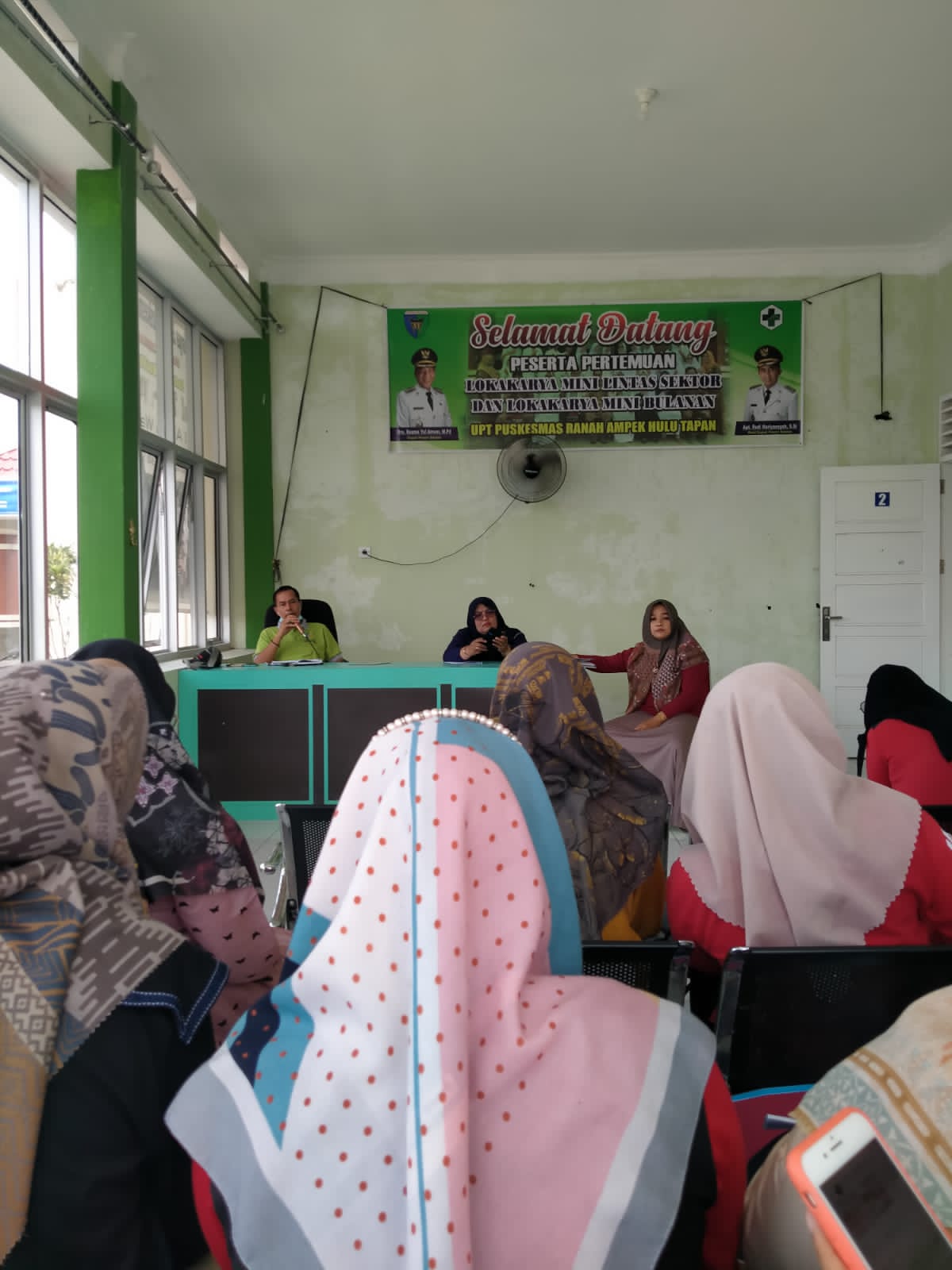Pertemuan Rutin  Mingguan Bidan Desa dan Program di Puskesmas Rahul 