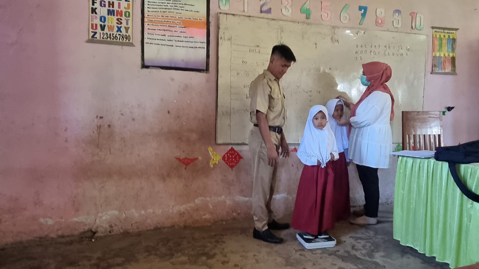 Puskesmas Air Haji laksanakan penjaringan siswa SD di SD 15 Koto merapak, sd 10 Lb. Buaya dan SD lb.