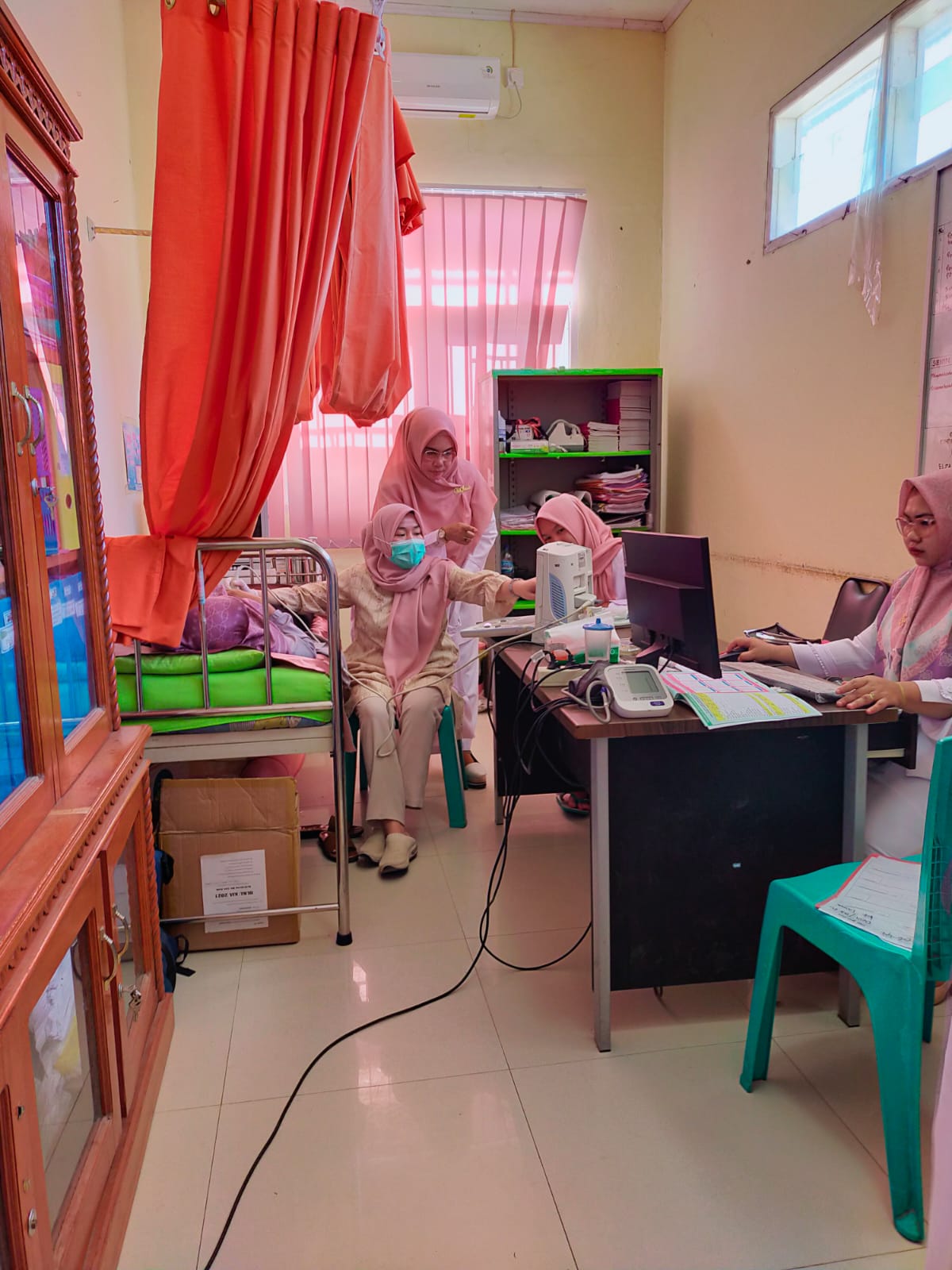Pemeriksaan USG Rutin di Puskesmas Kambang