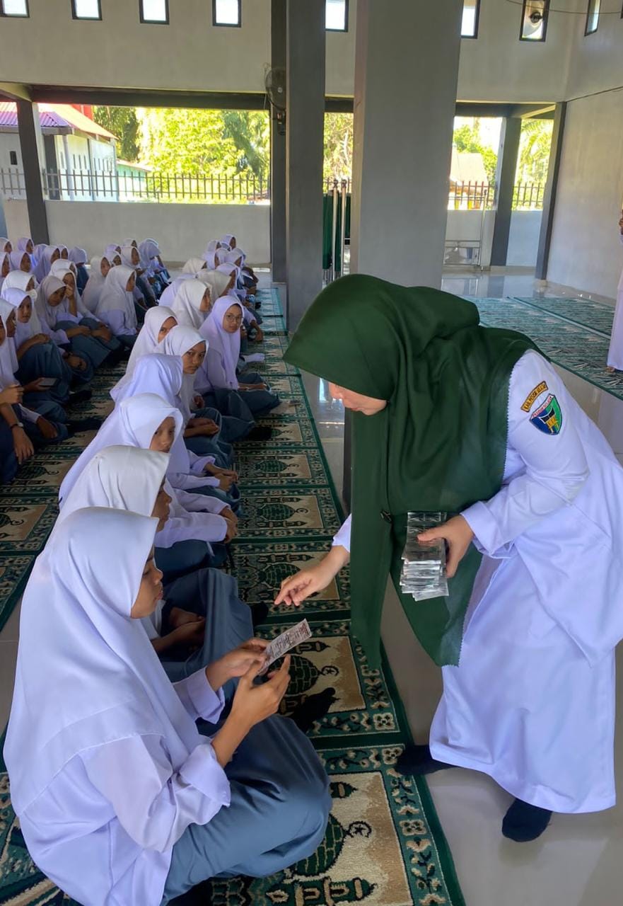 PUSKESMAS INDERAPURA DISTRIBUSIKAN TABLET TAMBAH DARAH (TTD) PADA REMAJA PUTRI SMAN1 PANCUNG SOAL 