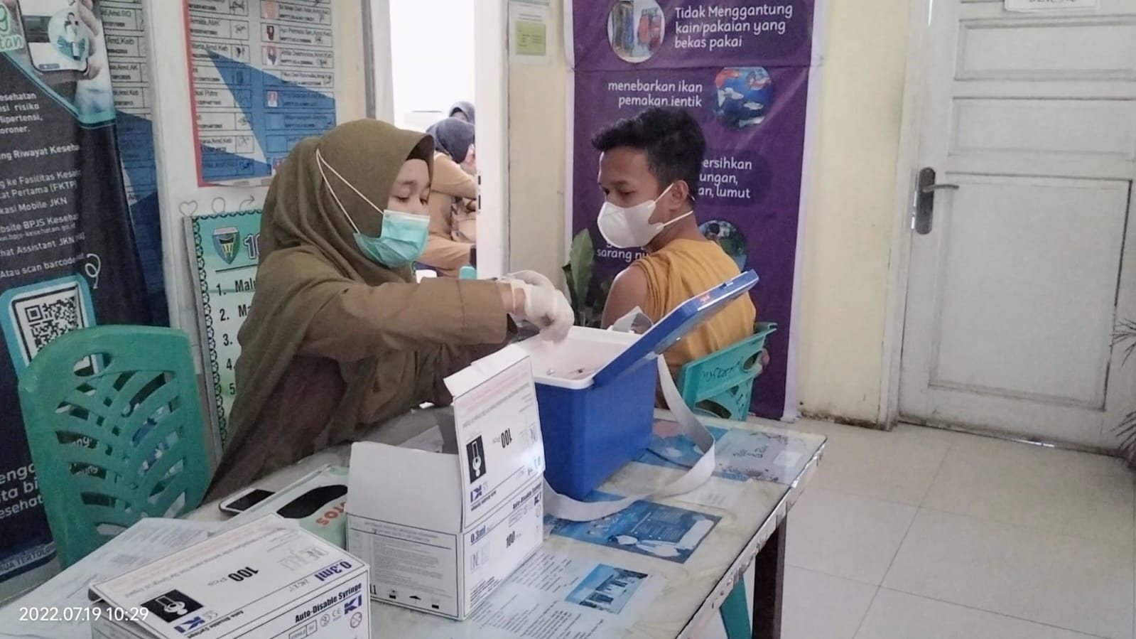 Giat pelaksanaan Vaksinasi booster kepada masyarakat di Puskesmas Kambang\" 