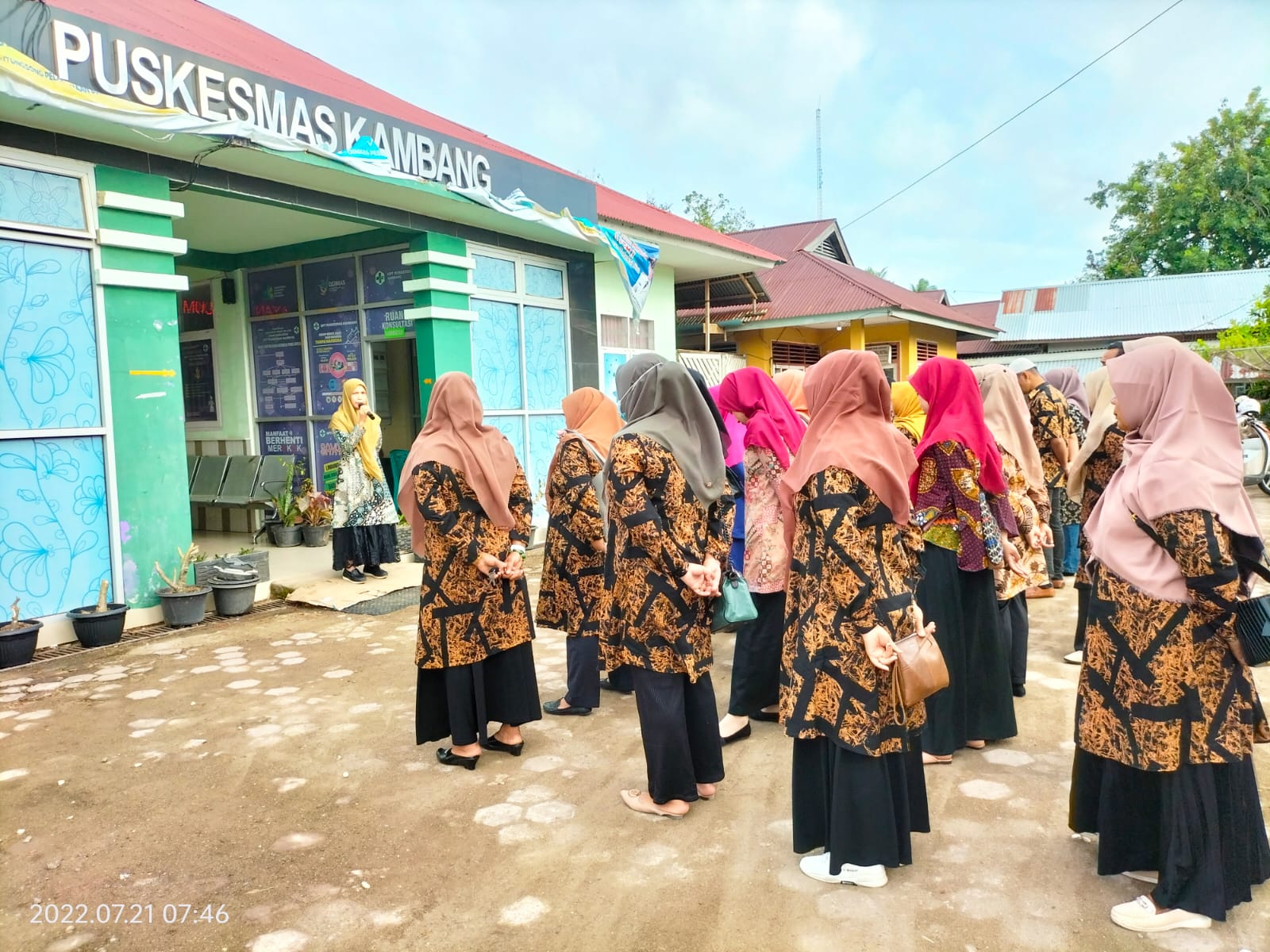 PUSKESMAS KAMBANG LAKSANAKAN APEL PAGI Kamis, 21 Juli 2022