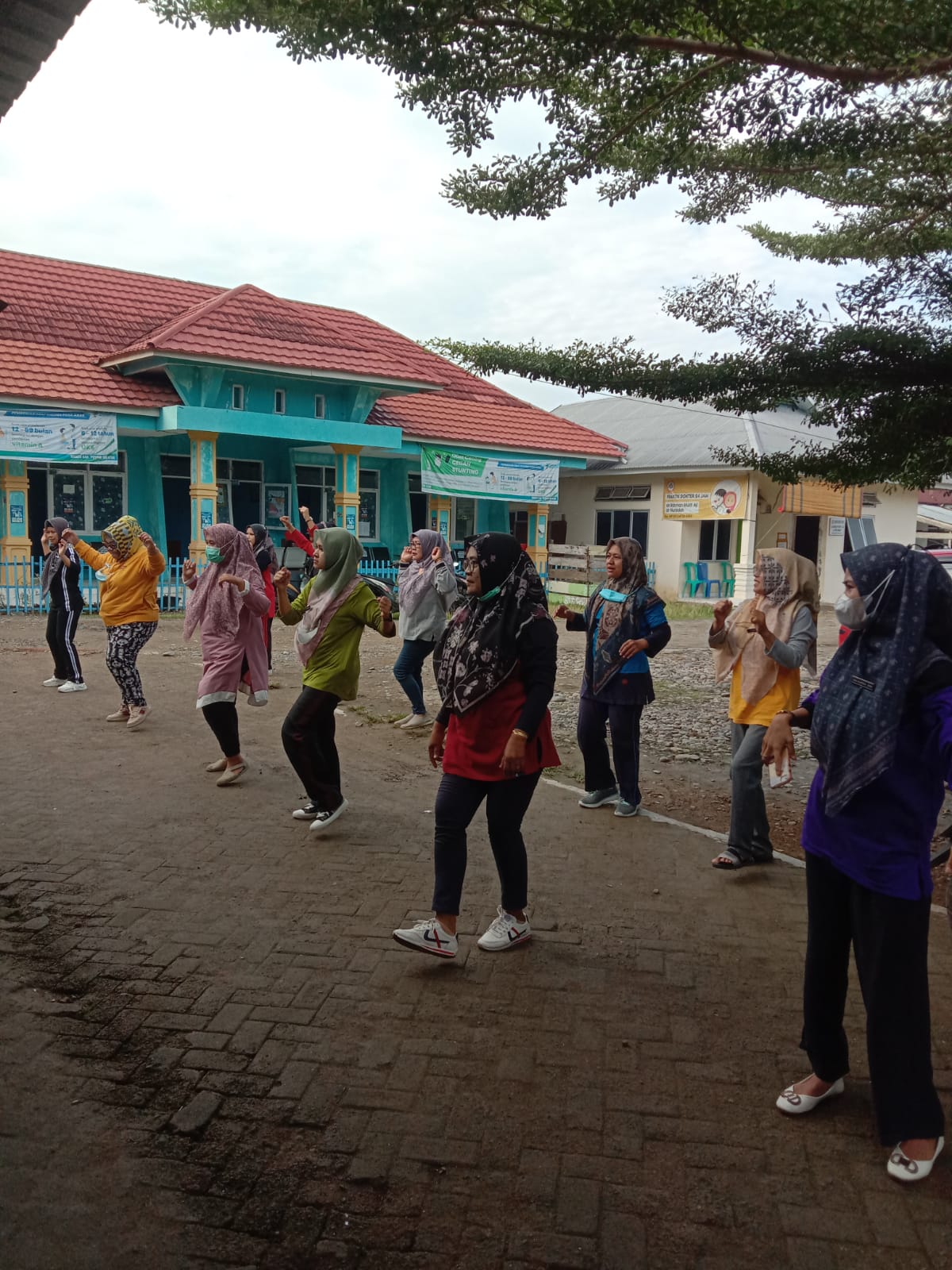 Gerakan Masyarakat Hidup Sehat (Germas) di lingkungan kerja Puskesmas Tapan  menggelar kegiatan sena