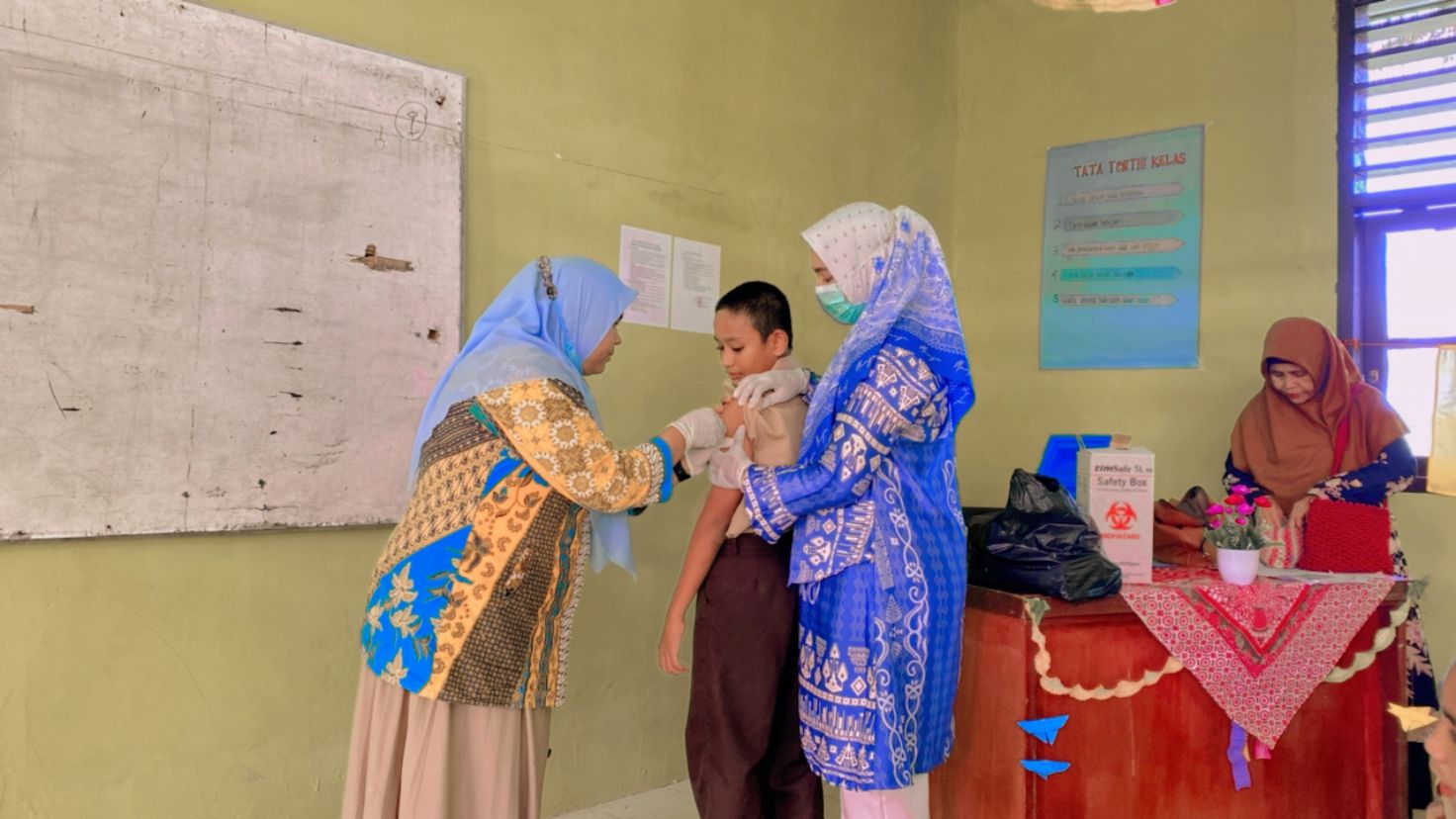 Puskesmas Iar Haji laksanakan Bulan Imuniasasi anak Sekolah di SMP 3 Pasar Bukit