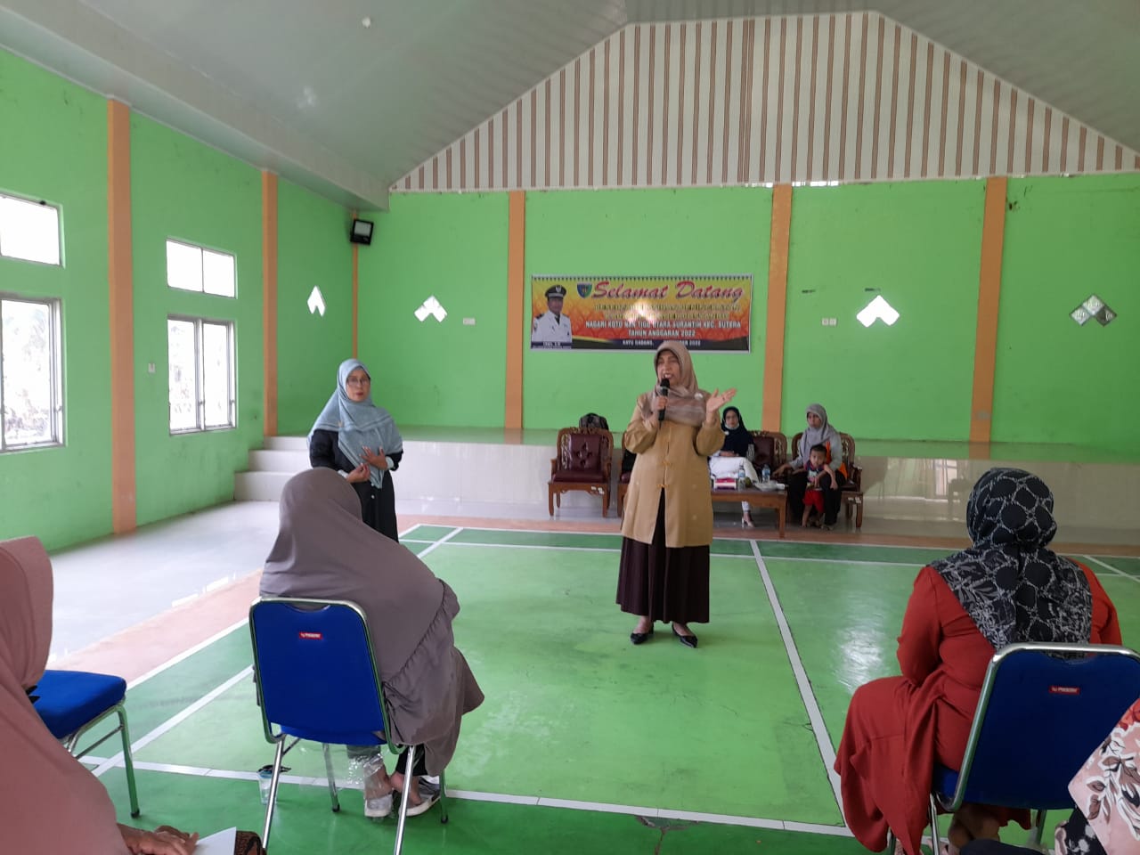 PJ PROMKES PUSK KAYU GADANG BERIKAN MATERI DLM PELATIHAN PENINGKATAN KAPASITAS KADER YANDU NAGARI KO
