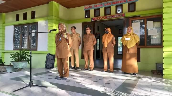 Apel pagi gabungan seluruh staf perangkat daerah lingkup kecamatan IV jurai di pimpin oleh Kepala pe