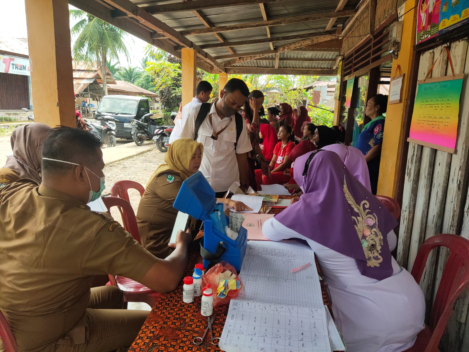 PET PROMKeES PUSK. SURANTIH LAKUKAN PEMBINAAN POSYANDU\"