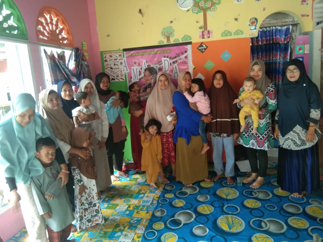 Puskesmas Asam Kumbang adakan kelas ibu hamil di desa teratak teleng, di laksanakan oleh petugas KIA