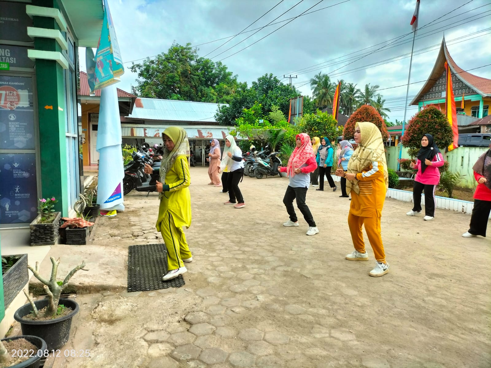 PUSKESMAS KAMBANG Jumat, 12 Agustus 2022  laksanakan Senam Pagi 