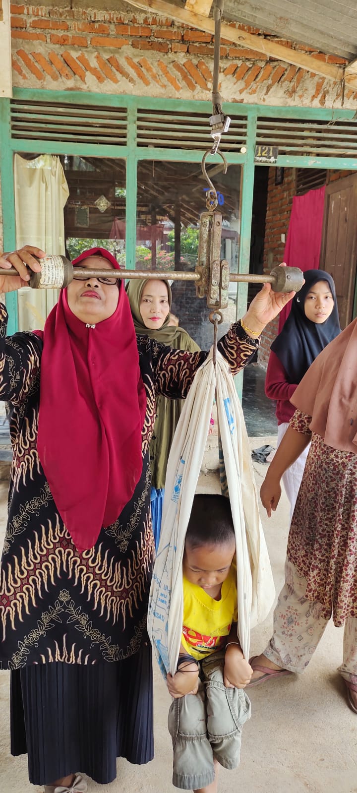 KEGIATAN PENIMBANGAN MASSAL DAN PEMBERIAN VITAMIN A WILAYAH KERJA PUSKESMAS BALAI SELASA   