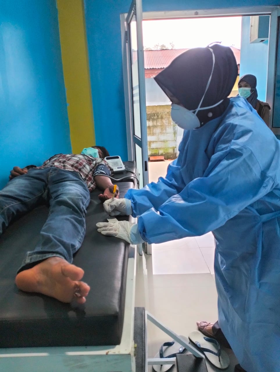 Pusk Koto Baru antar pasien TB MDR kontrol ke RSUD M.Zein Painan.
