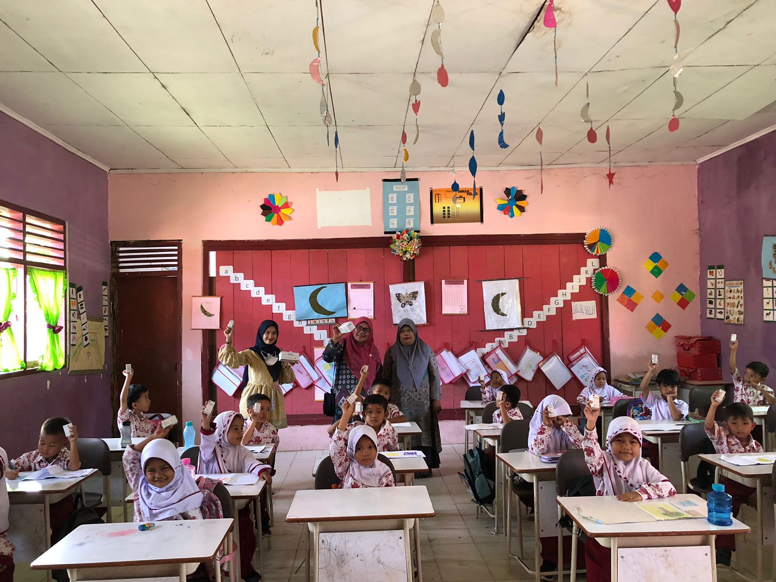 Pemberian obat cacing ke anak sekolah dasar  diwilayah kerja puskesmas Tapan”